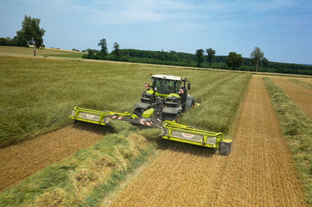 Nová žací kombinace Claas Disco 9700 RC Auto Swather je koncipována pro sklizeň vysokých, výnosných porostů