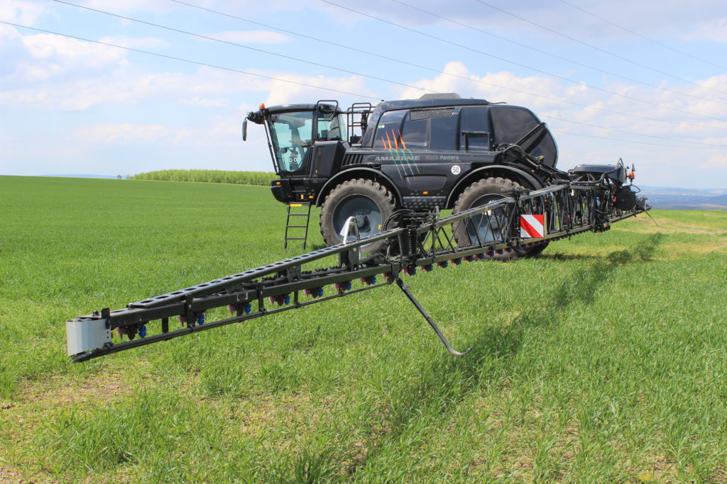 Amazone Pantera se pyšní inteligentní regulací motoru a převodového poměru.