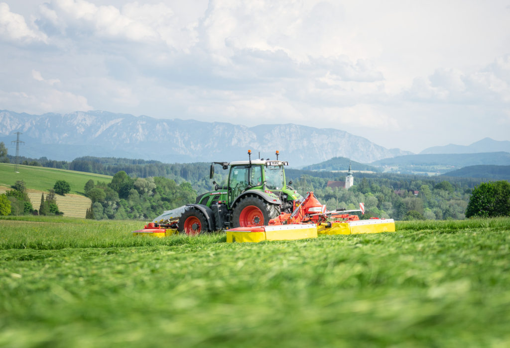 Čerstvou novinkou v oblasti techniky pro sklizeň pícnin u firmy Pöttinger jsou žací kombinace NovaCat V 8400 a V 9200. 