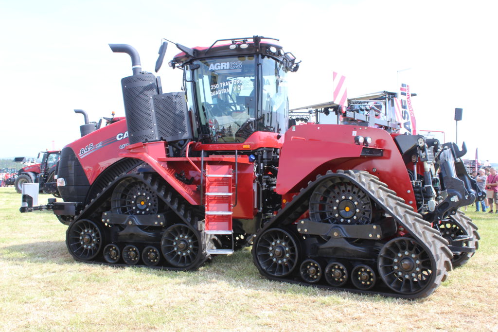 Quadtrac 645 AFS Connect v české premiéře