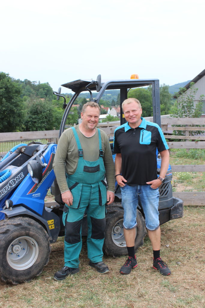 Farmář Jiří Pelc (vlevo) s Bc. Jiřím Doleželem ze společnosti P & L, spol. s r. o