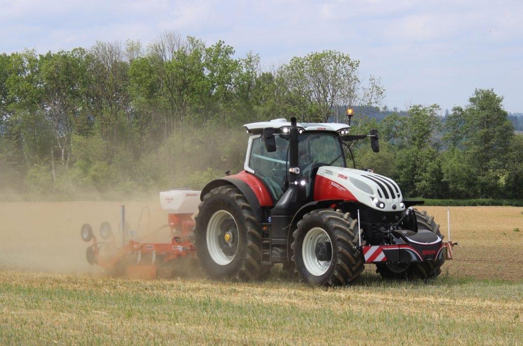 Nejsilnější traktor značky Steyr, model 6300 Terrus CVT při podrývání   