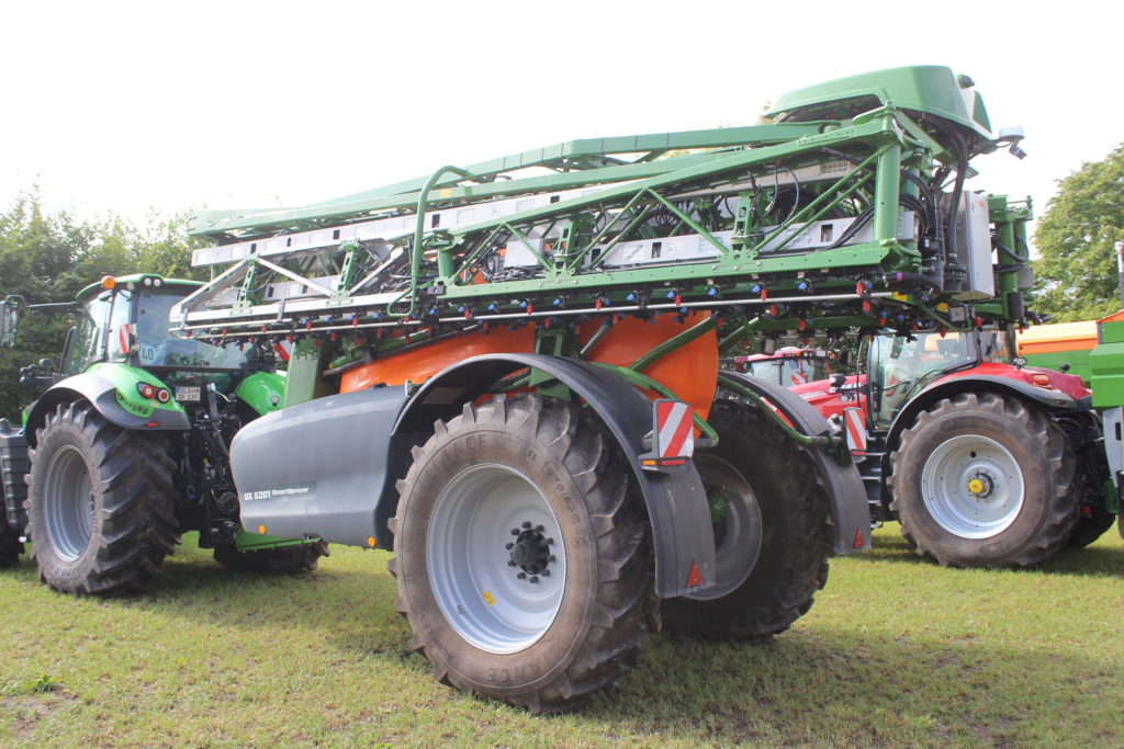  Projekt Smart Sprayer se představil na taženém postřikovači Amazone UX 5201 Smart Sprayer.