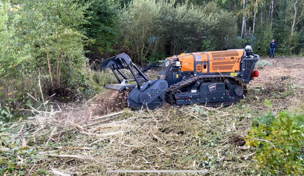 Pokud to dovolí povrch a zpracovávaná hmota, je možné se strojem RoboPLUS pracovat až o padesát procent rychleji, než se strojem RoboMAX.