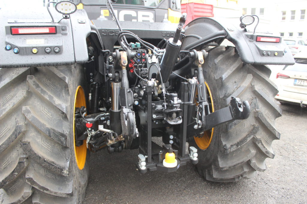 Vzadu může mít traktor různá provedení závěsů.