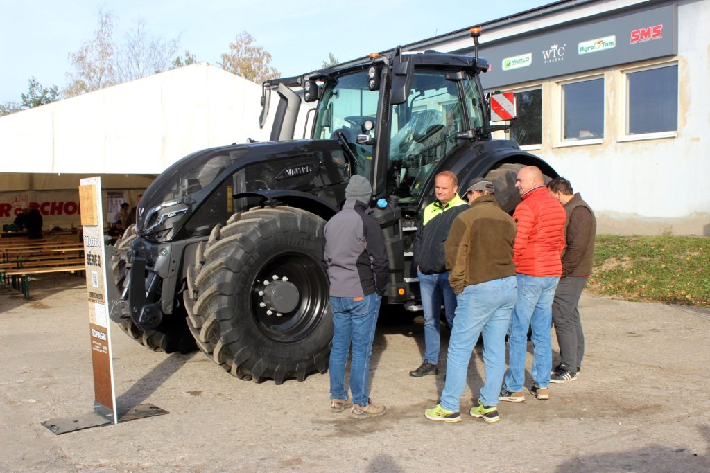 Luxusně vybavený traktor Valtra Q 