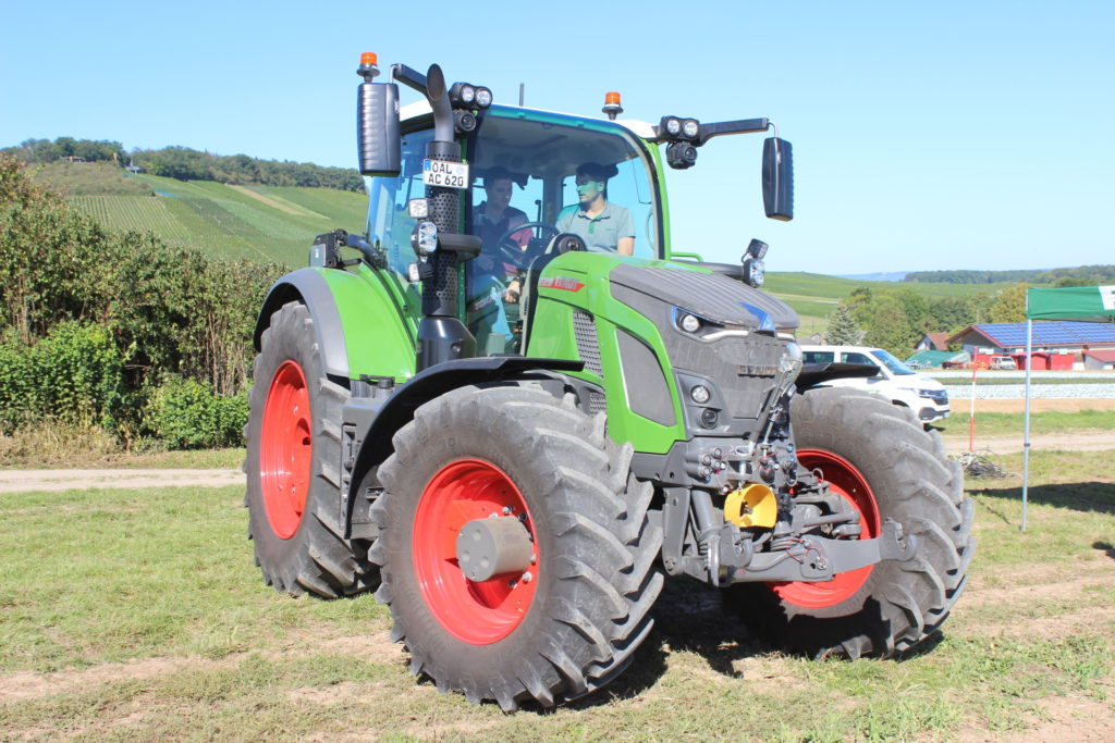 Pohled na nový traktor Fendt 600 Vario