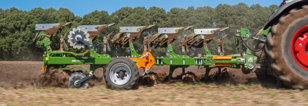 I nové nesené pluhy Terex 300 jsou osazeny nově vyvinutými orebními tělesy SpeedBlade.