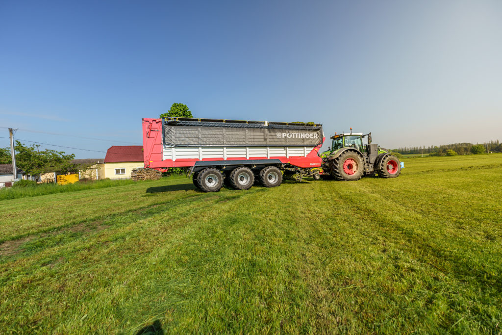 Jumbo 8540 je největší návěs nové řady osm tisíc. Disponuje objemem ložné plochy 54 krychlových metrů dle DIN.