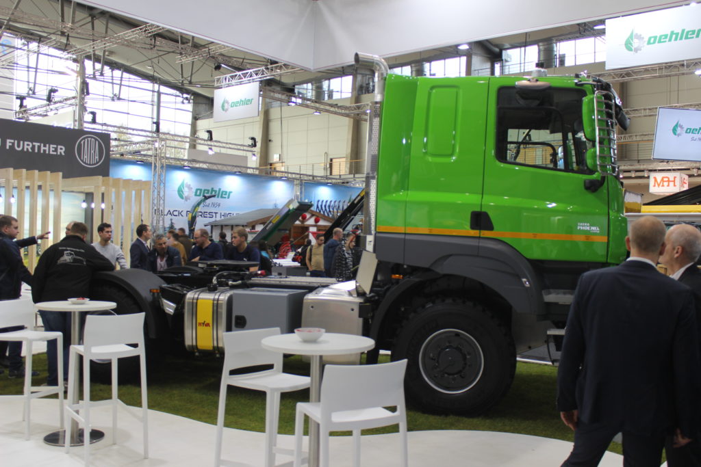 Na Agritechnice 2023 společnost Tatra Trucks prezentovala speciální vůz Tatra Phoenix Euro 6 v provedení návěsový tahač s podvozkem v konfiguraci 4x4, určený pro provoz se zemědělskými návěsy (sedlovými i s klasickou ojí).