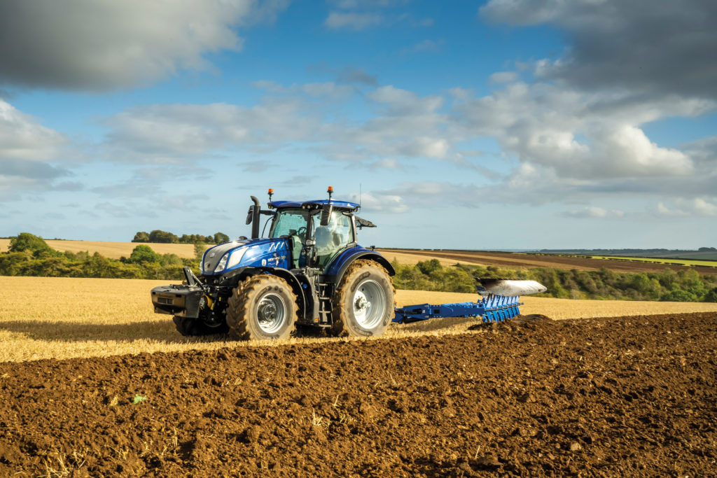 New Holland T7.340 HD při orbě