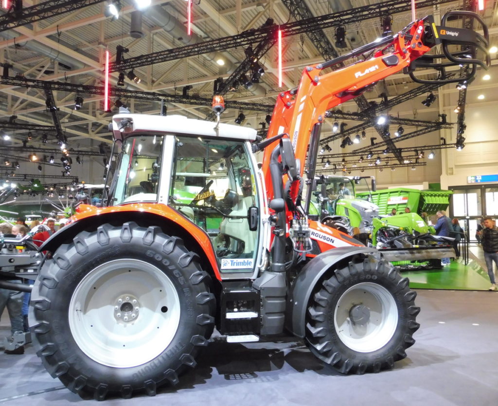 Tří- a čtyřválcové traktory jsou vhodné pro montáž čelního nakladače