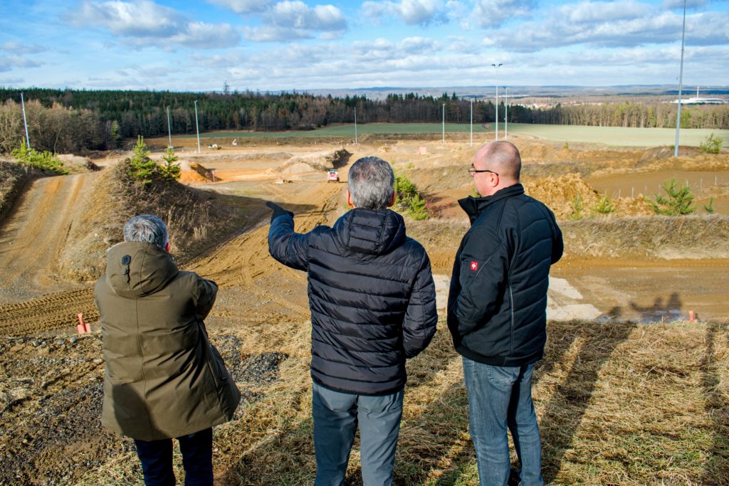 Nakladač Bobcat nám umožní realizovat řadu projektů vlastními silami a ušetřit tolik potřebné finanční prostředky na další rozvoj obce,“ uvedl Josef Krubner, starosta obce Daleké Dušníky.