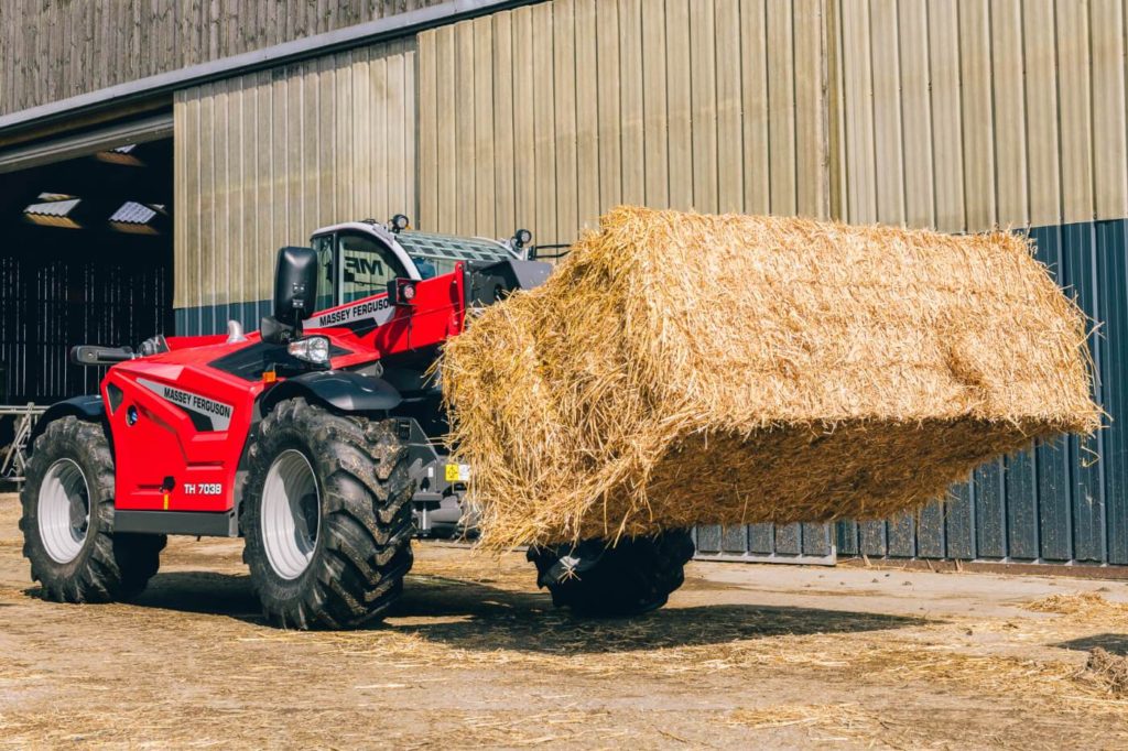 Massey Ferguson TH.7030 má dosah 7 m a nosnost 3 t