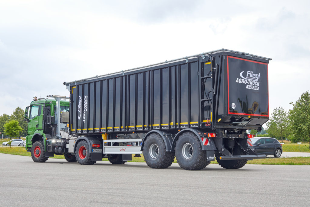 Agro-trucky jsou pro provoz v podmínkách off-road lépe připraveny.