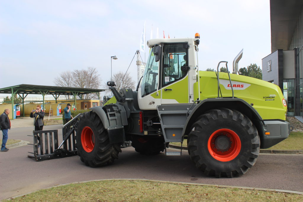 U nakladače Claas Torion 1611 P má motor DPS zdvihový objem 6,8 l a výkon 185 kW, tj. 252 k.