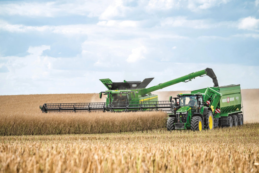 Pokud je zapotřebí ještě více výkonu (v kopcích anebo při souběžném vysýpání zrna), pak jej poskytne k dispozici systém Harvest IPM.