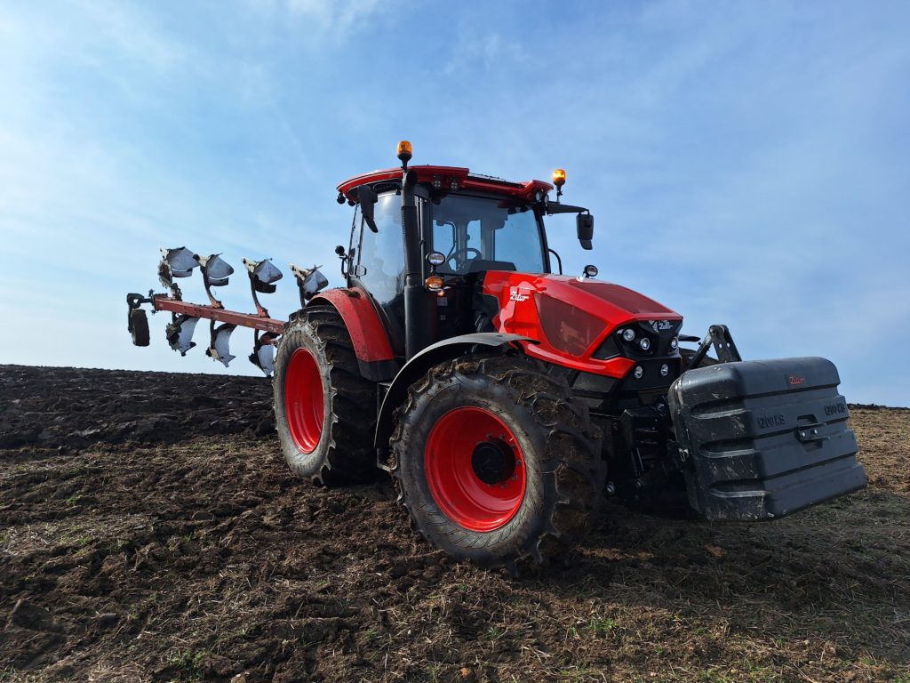 Nový traktor Zetor o výkonu 170 koní