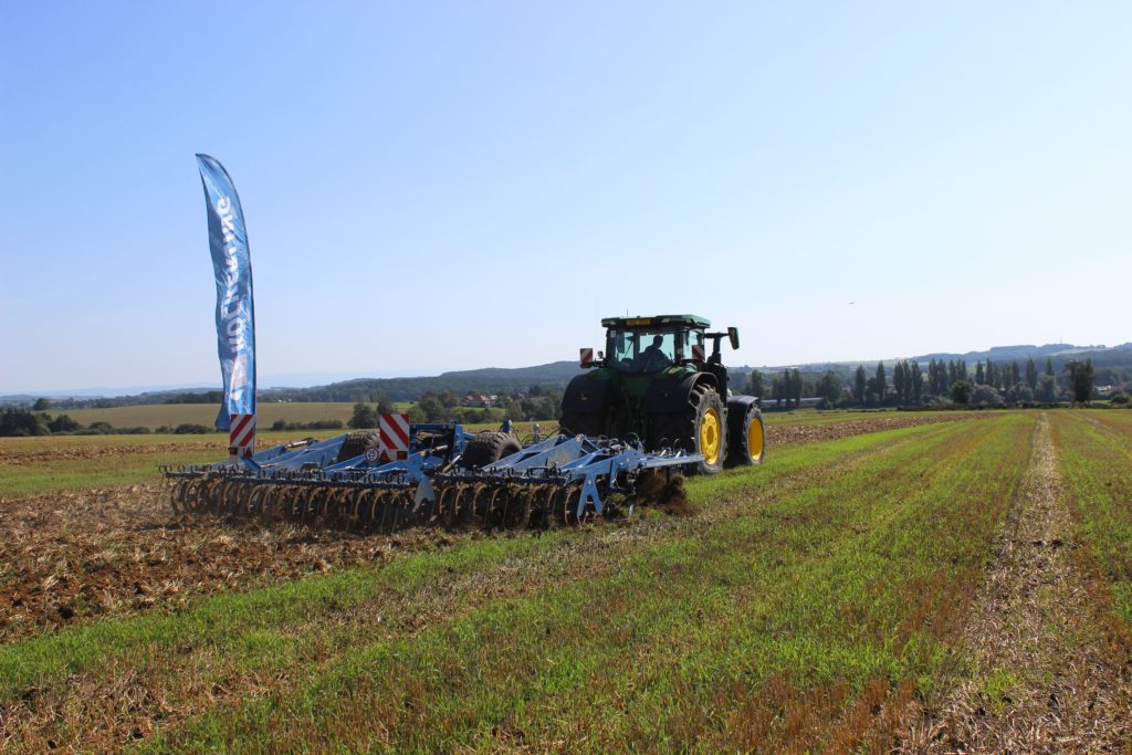 Optimální pracovní rychlost 12 až 14 km/hod