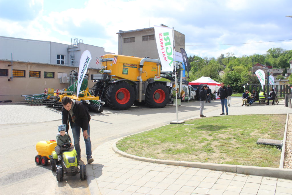 Ve dnech 17. a 18.4. slaví společnost AgriMachines SE jubilejních deset let na našem trhu - formou velkého Dne otevřených dveří.