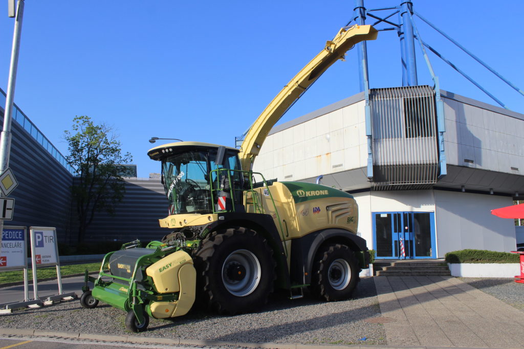 Řezačka Krone BiG X 630 je poháněna řadovým šestiválcovým motorem MTU s maximálním dlouhodobým výkonem 480 kW, tj. 653 k