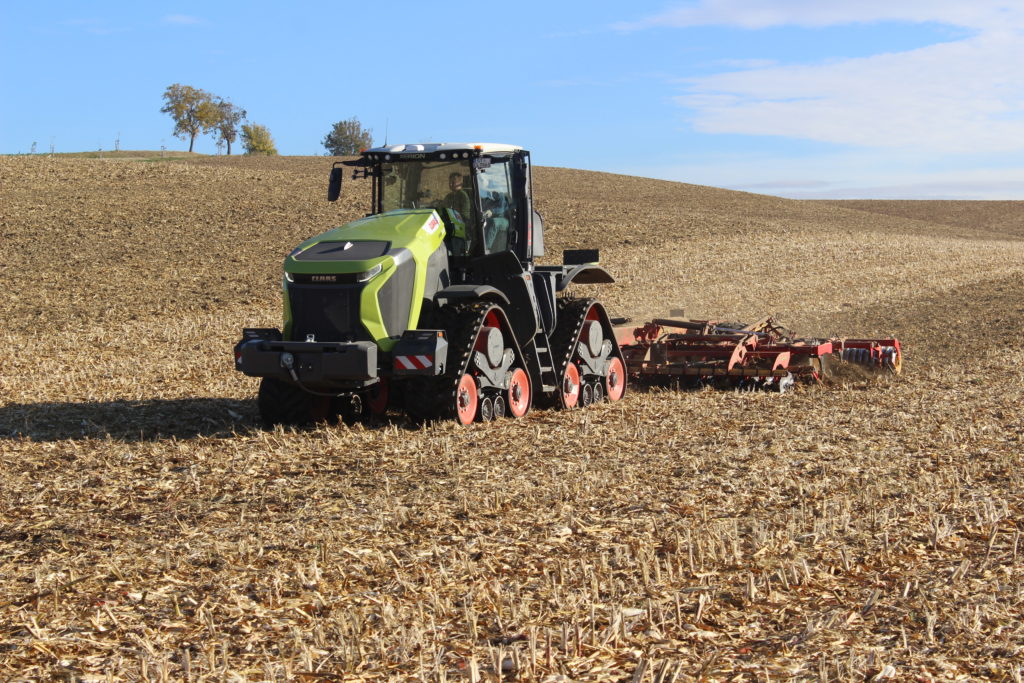 Cemos pro traktory je systém pro optimalizaci práce traktoru a asistenci jeho obsluze s nastavením agregovaného nářadí. 