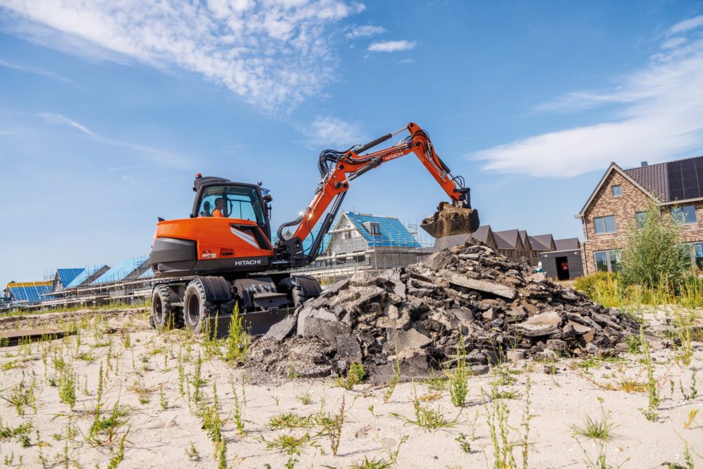 Přidáním dvoudílného výložníku se Hitachi ZX95W-7 dokonale hodí na každé staveniště.