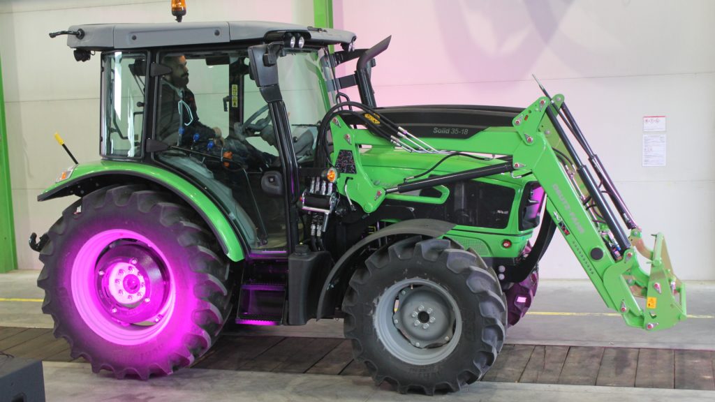 Zcela mechanický kompaktní traktor DEUTZ-FAHR 5080D Keyline 