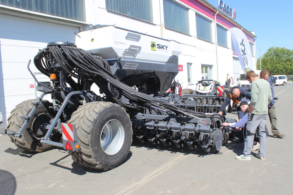 SKY EasyDrill P250 6 M W, je univerzální secí stroj pro přímé setí do nezpracované půdy (tzv. No-till).