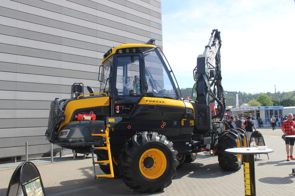 Harvestor Ponsse Beaver využívá paralelní jeřáb Ponsse C44 + s hydraulickým paralelním ovládáním. Jeřáb je výkonný a vyžaduje méně údržby. 