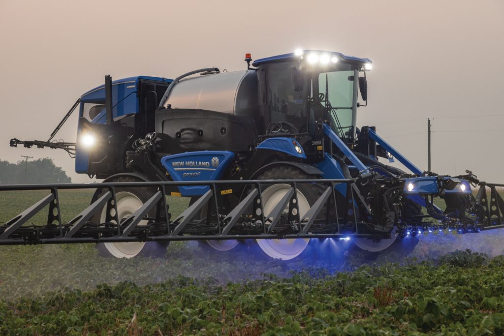 Nový postřikovač Guardian SP310F společnosti New Holland, který byl představen na veletrhu Agrishow 2024, byl na akci vyhlášen jako stroj roku Brazílie 2024/2025 v kategorii postřikovacích strojů. 