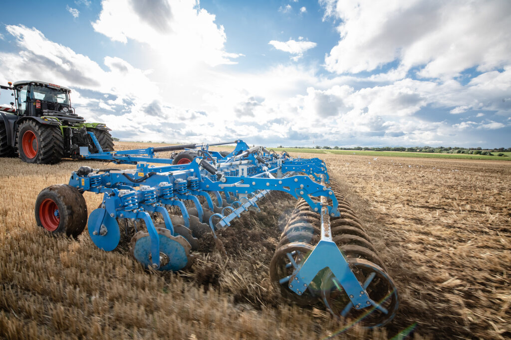 Firma Lemken nyní obnovuje výrobu ve svém závodě v sídle v Alpenu.