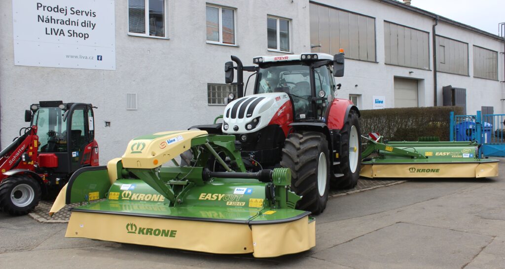 Traktor Steyr Absolut 6240 CVT s žací kombinací Krone   