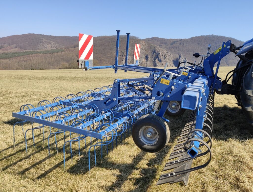 Brány Köckerling Grasmaster 600 jsou určeny pro údržbu trvalých travních porostů 