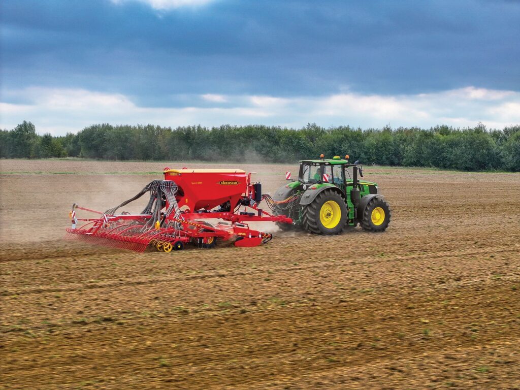 Všechny nové traktory John Deere 6M jsou vybaveny osvědčenými pružnými motory o objemu 4,5 nebo 6,8 litru.