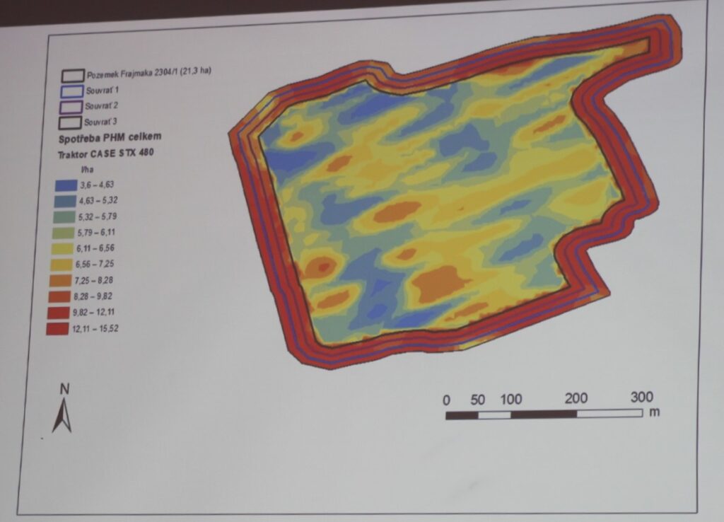 Záznam spotřeby paliva traktoru Case IH STX 480 z něhož je dobře patrné jak významně energeticky náročnější je zpracování souvratí, na nichž jsou pak stejně dosahovány ty nejnižší výnosy