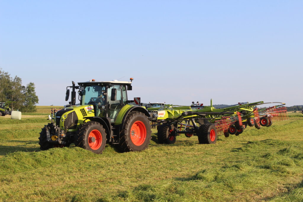 Firma Claas nabízí v závislosti na modelu čtyřrotorové shrnovače Liner ve variantě Business s Load Sensing a četnými automatickými funkcemi nebo jako verze Trend s intuitivním přímým ovládáním pomocí ovládacího systému traktoru.