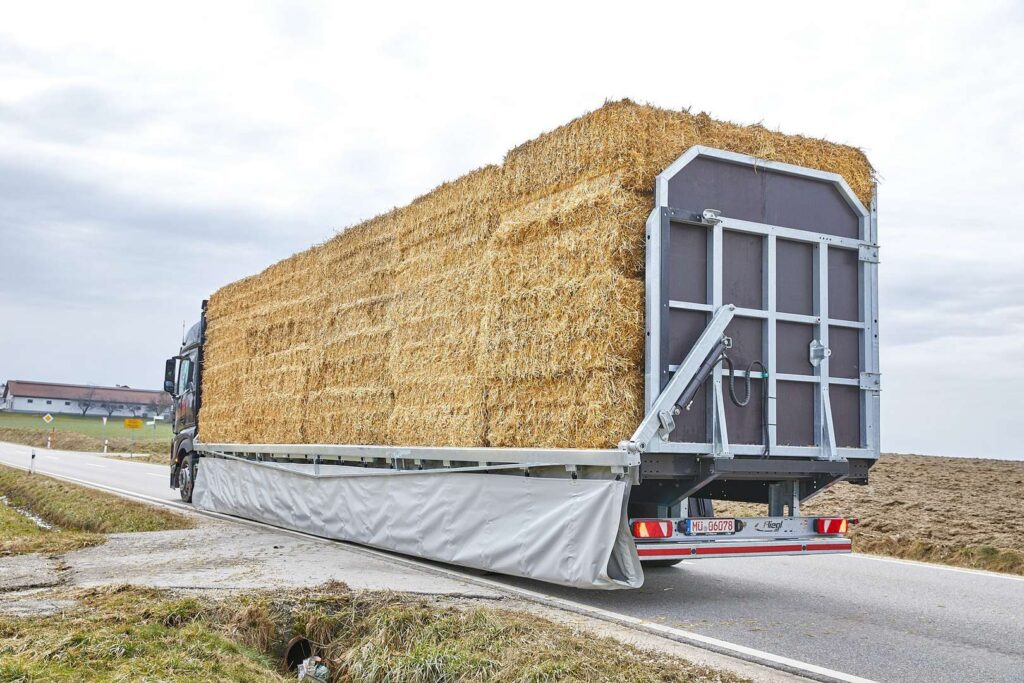 Návěs je koncipován pro celkovou hmotnost 29 000 kg. Ložná plocha má takové rozměr, aby odpovídaly běžně používaným rozměrům obřích balíků.