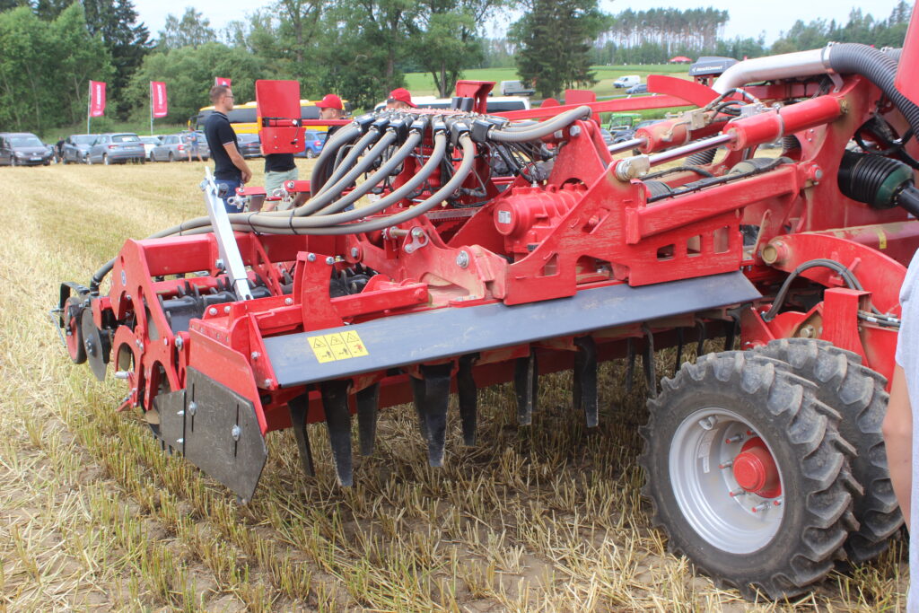 Rotační brány Horsch Kredo disponují robustní a masivní převodovkou. Hřeby lze nastavit natupo anebo pro agresivní zpracování tvrdých půd pak naostro. 