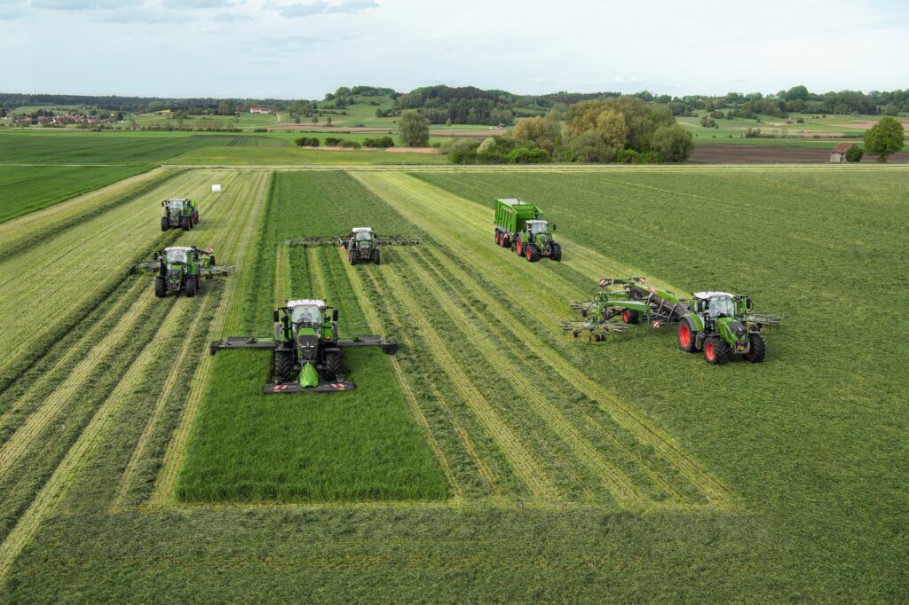 Výrobce Fendt tak dokáže pokrýt potřeby každého zákazníka – od takového, který hledá základní model, až po nejnáročnější zemědělce, kteří vyžadují inteligentní stroje s funkcemi ISOBUS.