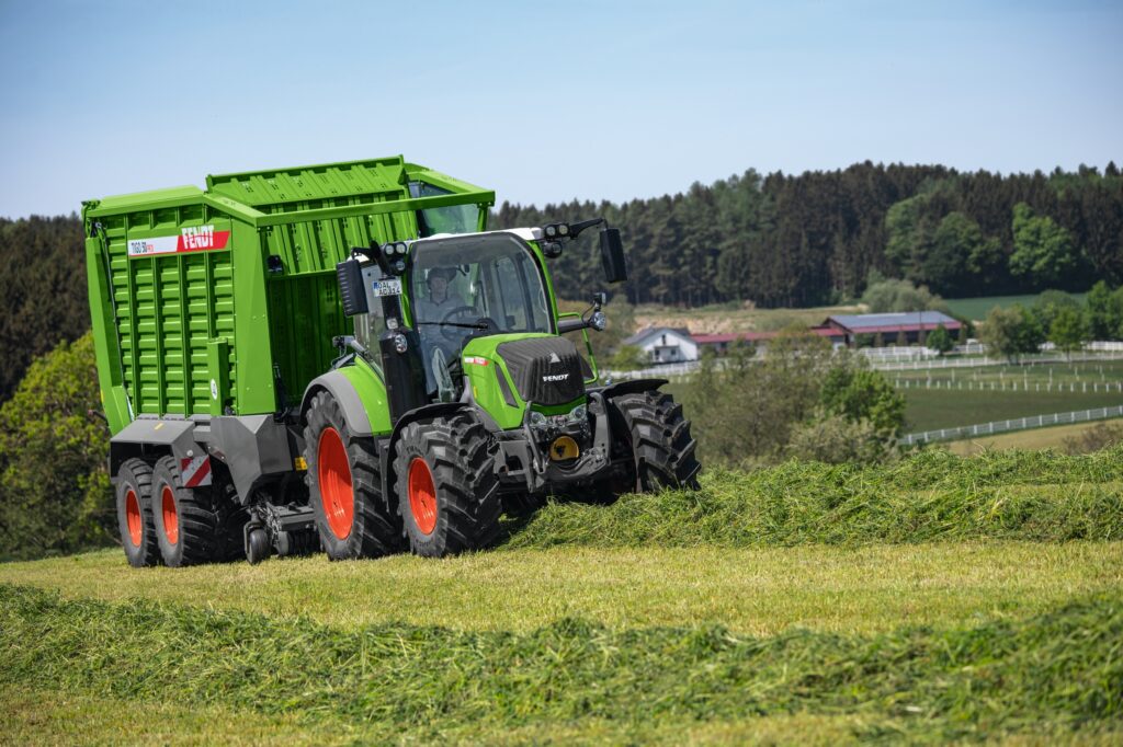 Formou dodatečné montáže pro traktory modelových řad Fendt 200 Vario Gen3 a 300 Vario Gen4 s ovládáním FendtONE si zemědělci mohou hydraulický systém svého traktoru Fendt rozšířit o dva další doplňkové vnější hydraulické okruhy.