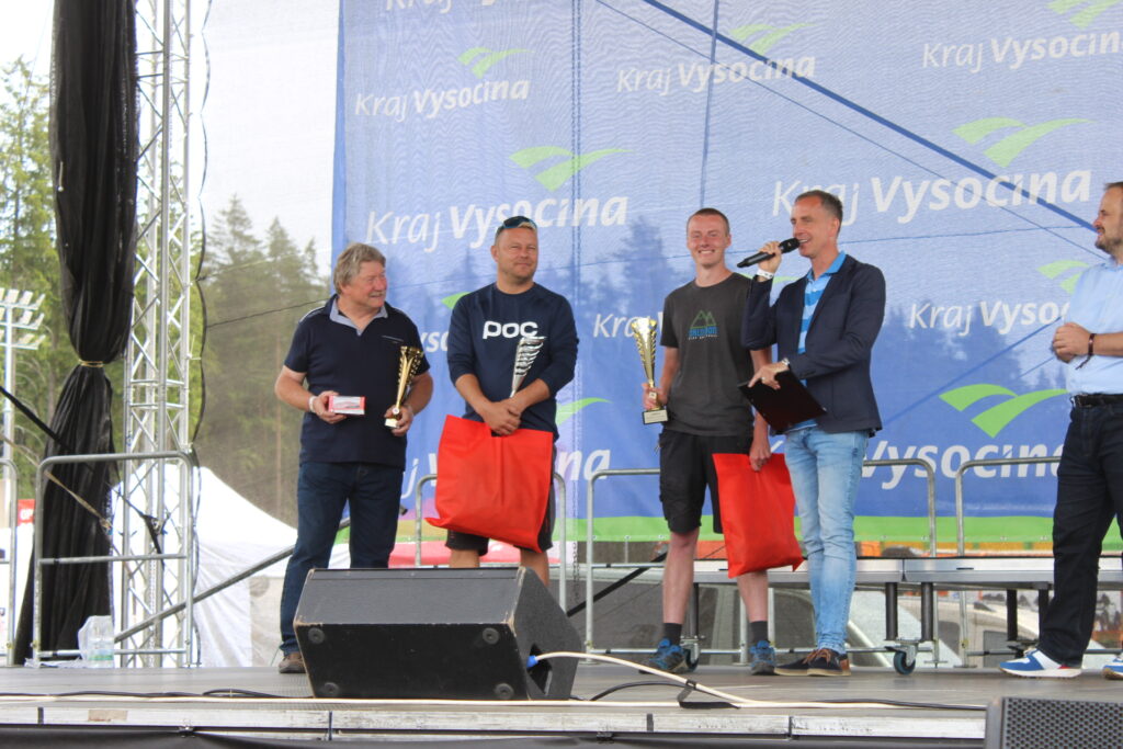 Tři nejlepší ze soutěže Manitou Cup. Zleva Václav Švadlenka (3. místo), Tomáš Procházka (2. místo) a vítěz Michal Zaoral