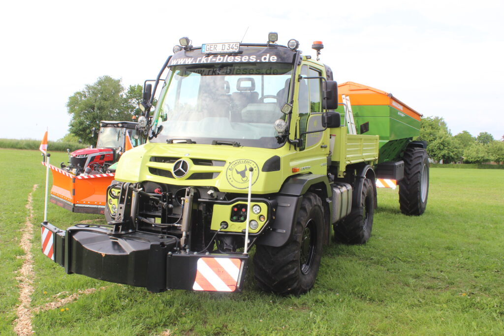 Společnost AS Baugeräte se zabývá vývojem výrobou příslušenství pro nosiče nářadí Mercedes-Benz Unimog