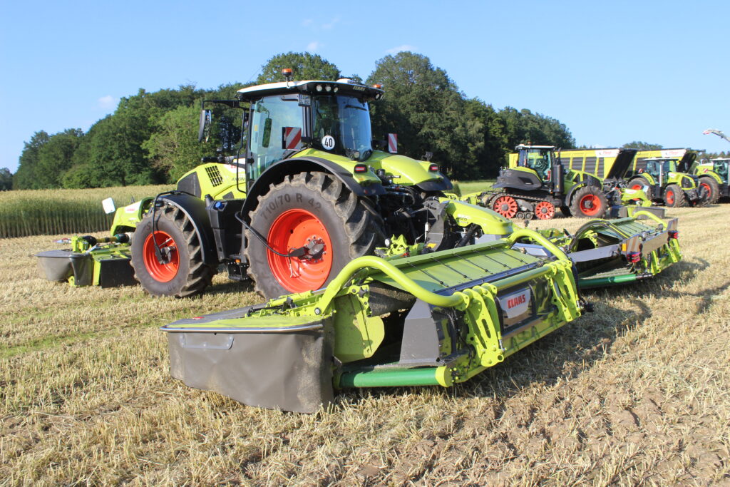 Druhá žací kombinace Disco 9300 C  Autoswather je s pracovním záběrem 9,1 metru menší sestřičkou většího modelu Disco 9700 RC Autoswather.