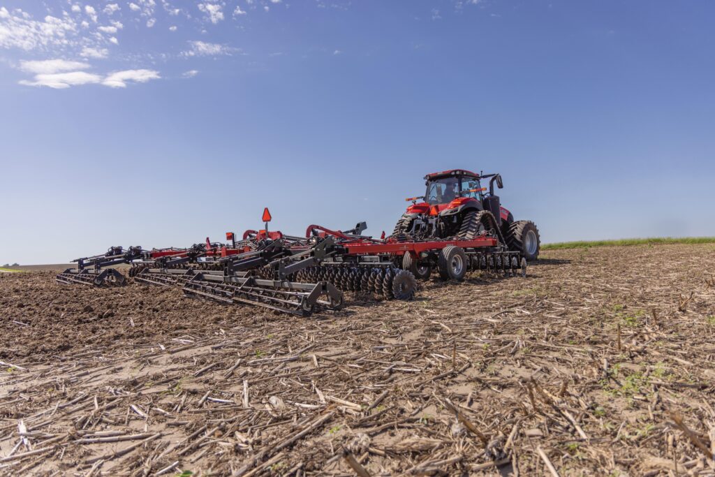 Case IH Active Implement Guidance je plug-and-play řešení, které významně snižuje nebo eliminuje drift nářadí. 