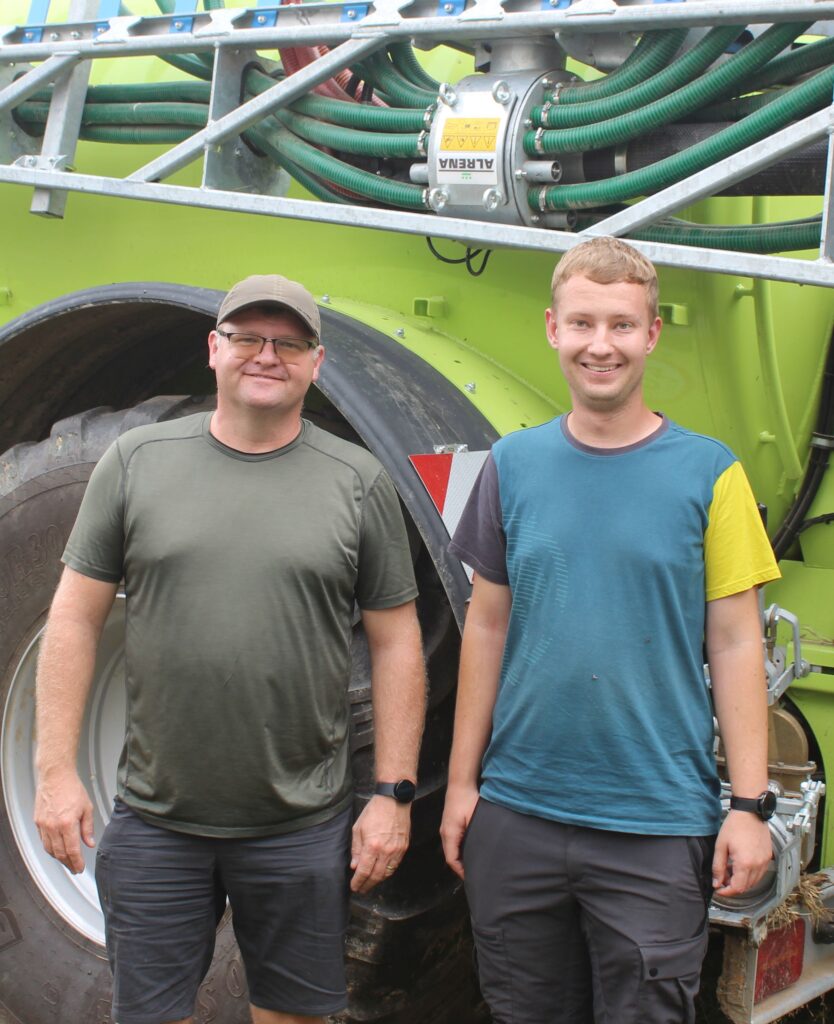 Ředitel společnosti ZEA Rychnovsko Ing. Petr Sedláček (vlevo) s agronomem Ing. Jiřím Dostálem