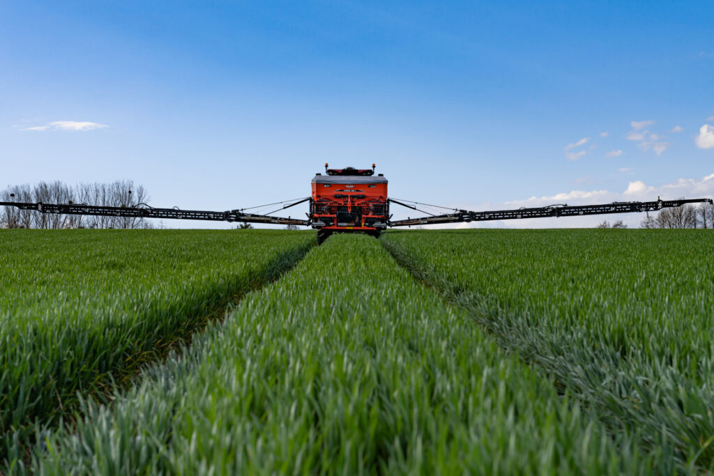 Pneumatické rozmetadlo AERO 32.1 se nejčastěji používá pro jemně granulovaná nebo prášková hnojiva