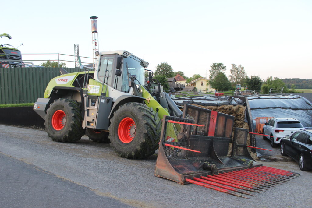 Claas Torion 1811 se vyráběl v letech 2019 až 2021. Hmotnost činila 18,7 tuny  a k pohonu sloužil motor Liebherr o výkonu 140 kW, tj. 190 k. 