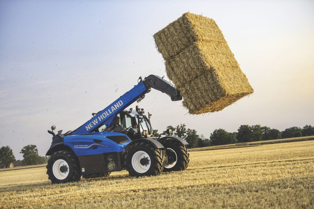 V novém provedení přináší modelová řada manipulátorů New Holland TH zajímavé aktualizace zvedací síly, komfortu práce, způsobu ovládání a též moderní nový design