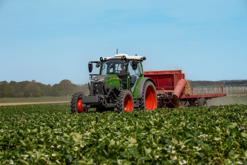 V roce 2024 vstoupí do výroby první plně elektrický traktor AGCO, Fendt e100 V Vario.